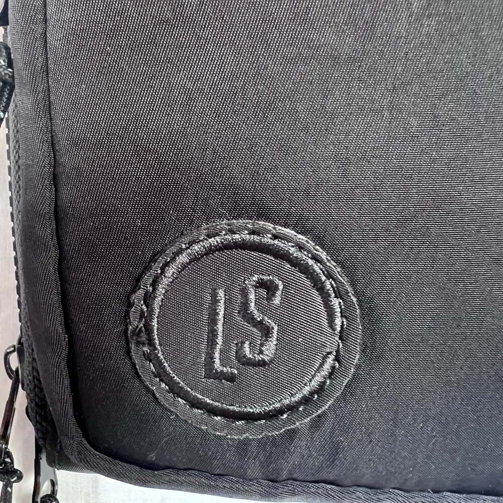 Live In Style Crossbody Bag - Picture 2 of 10